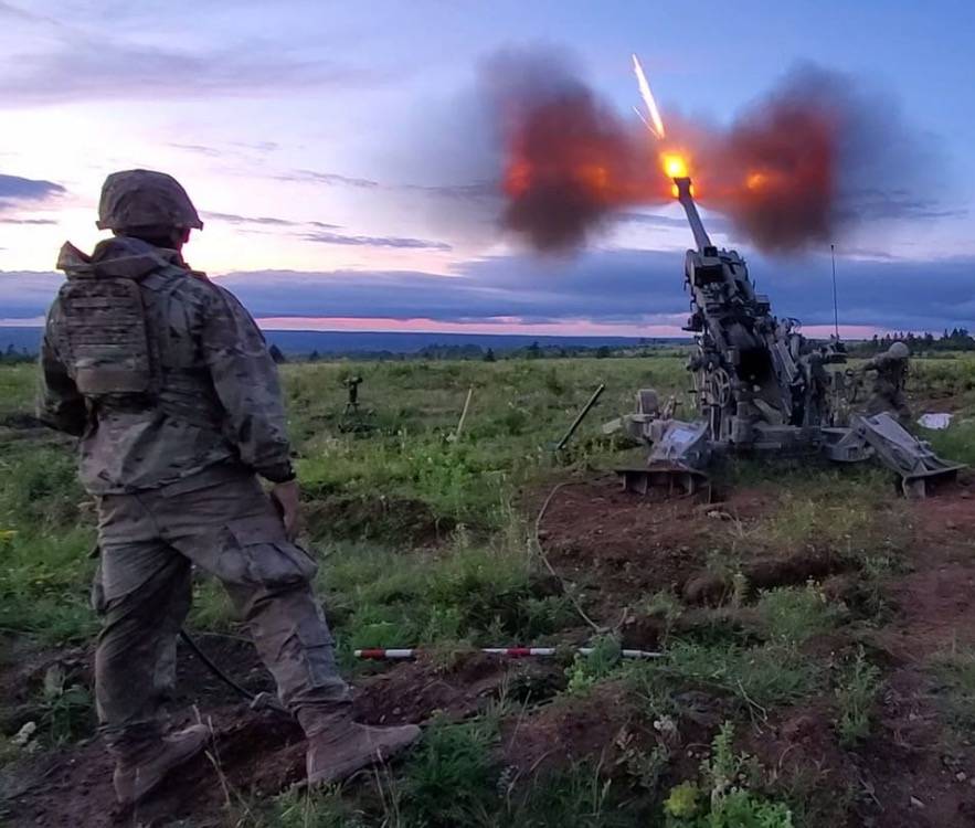 image of Same firing howitzer